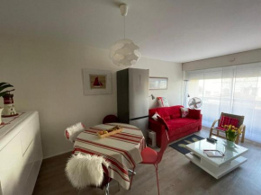 Charmant appartement à 50m de la plage avec terrasse, parking privé et balcon aménagé - FR-1-413-216